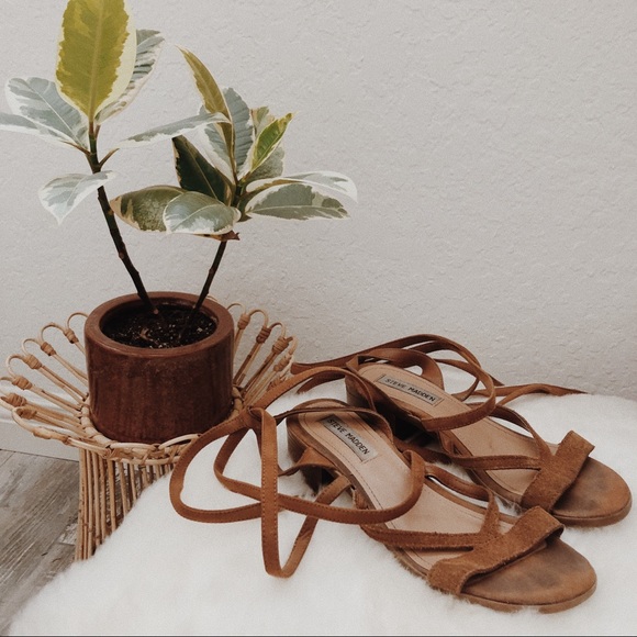 🚚 MOVING SALE! 🚚 Steve Madden sandals - Picture 1 of 3
